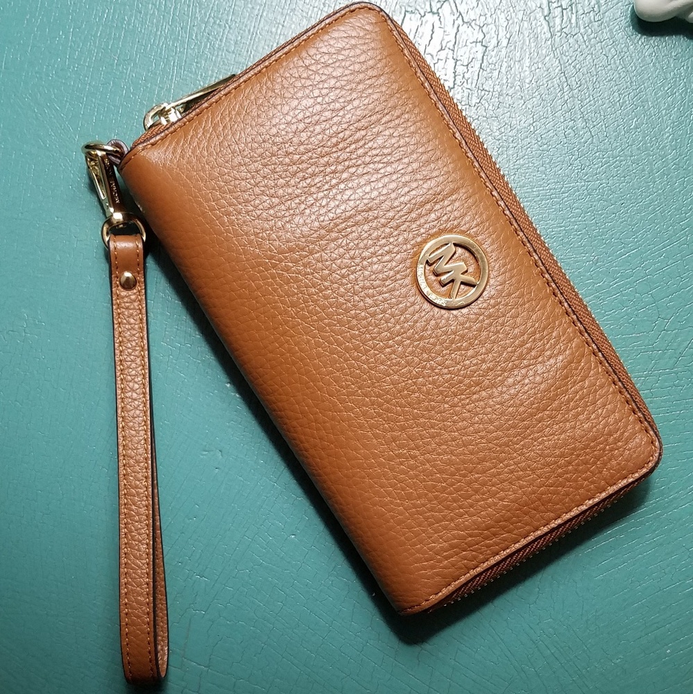 Mercer Large Flat Multi Function Phone Wristlet - image 1